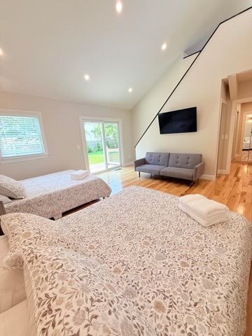 2 Ernst Way, Harwich Port, MA 02646