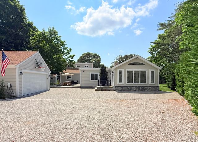 2 Ernst Way, Harwich Port, MA 02646