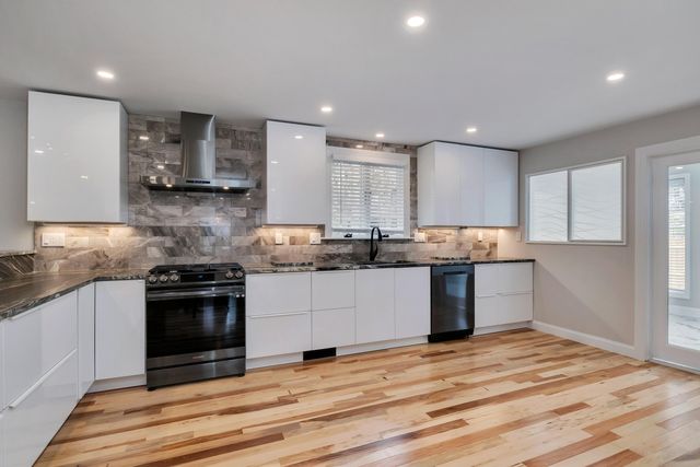 2 Ernst Way, Harwich Port, MA 02646