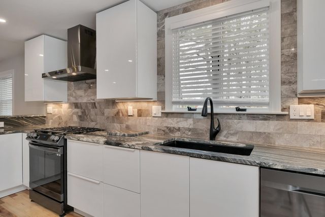 2 Ernst Way, Harwich Port, MA 02646