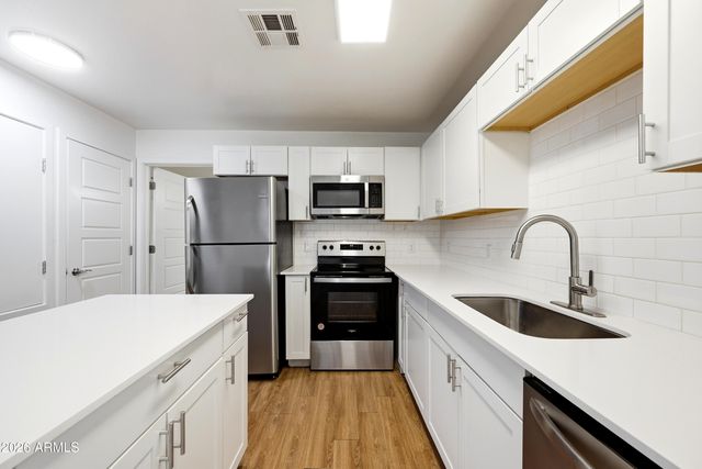 3065 N 67th Avenue 101, Phoenix, AZ 85033