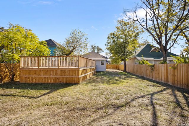 131 Chicago, San Antonio, TX 78210