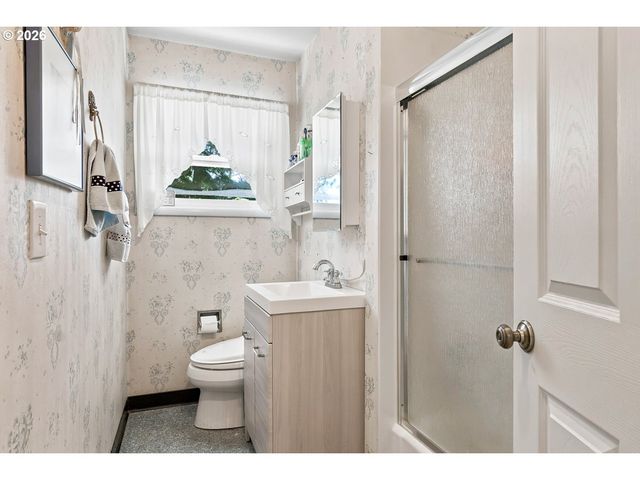 18284 S HOLLY Ln, Oregon City, OR 97045