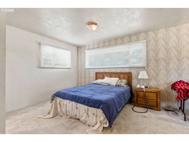 18284 S HOLLY Ln, Oregon City, OR 97045