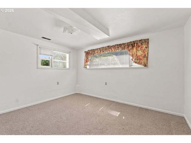 18284 S HOLLY Ln, Oregon City, OR 97045