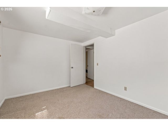18284 S HOLLY Ln, Oregon City, OR 97045