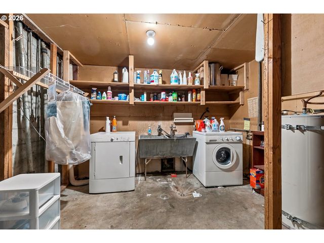 18284 S HOLLY Ln, Oregon City, OR 97045