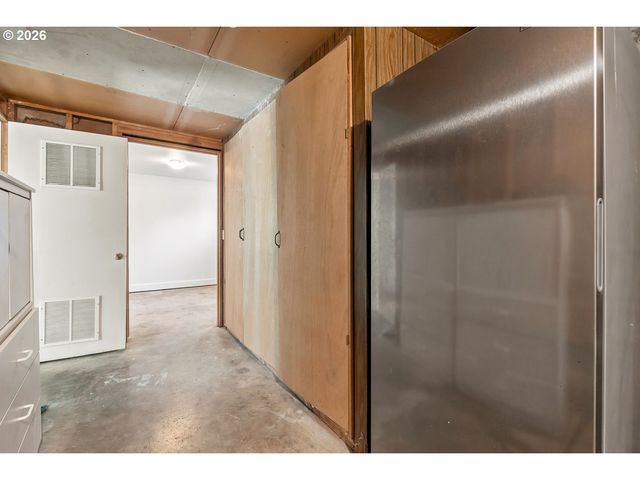 18284 S HOLLY Ln, Oregon City, OR 97045