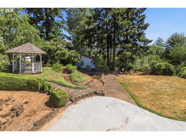 18284 S HOLLY Ln, Oregon City, OR 97045