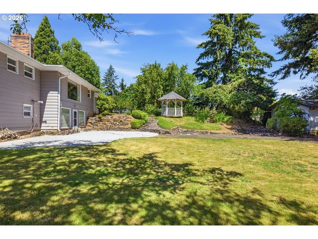 18284 S HOLLY Ln, Oregon City, OR 97045