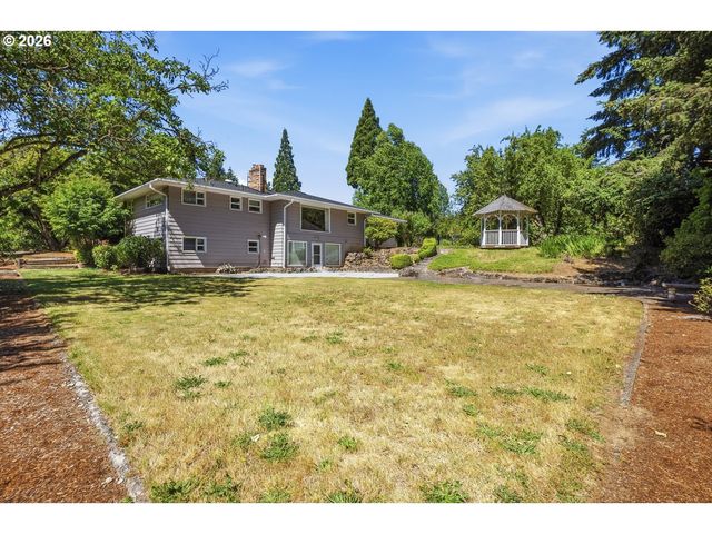 18284 S HOLLY Ln, Oregon City, OR 97045