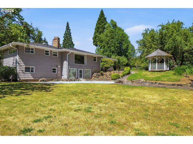 18284 S HOLLY Ln, Oregon City, OR 97045