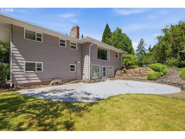 18284 S HOLLY Ln, Oregon City, OR 97045