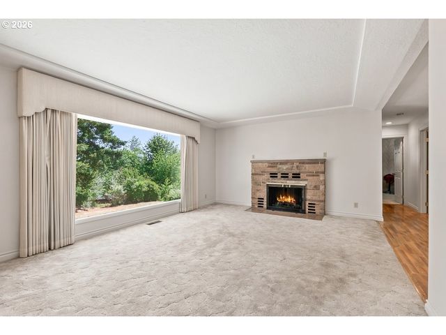 18284 S HOLLY Ln, Oregon City, OR 97045