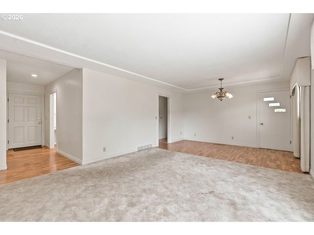 18284 S HOLLY Ln, Oregon City, OR 97045