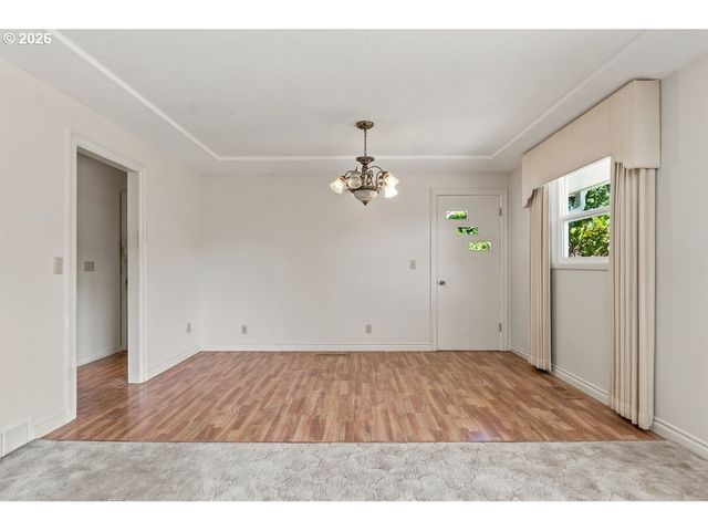 18284 S HOLLY Ln, Oregon City, OR 97045