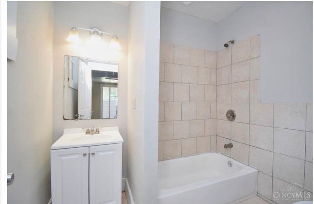 1015 Purcell Avenue, Cincinnati, OH 45205