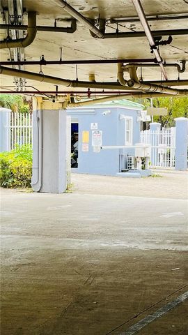 2415 NW 16th St Rd 603-1, Miami, FL 33125