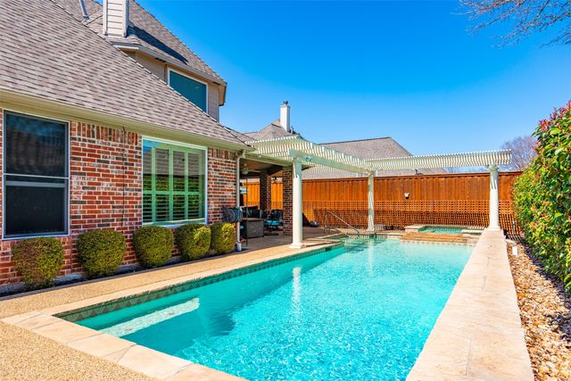 8112 Kentwood Drive, North Richland Hills, TX 76182