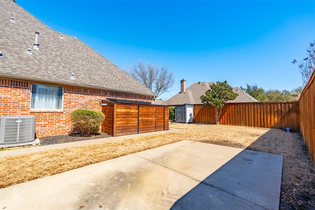 8112 Kentwood Drive, North Richland Hills, TX 76182