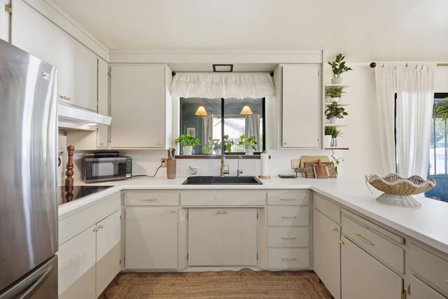 7320 Putnam Way, Sacramento, CA 95822