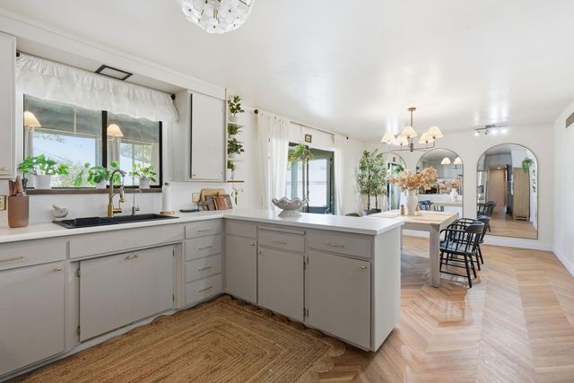 7320 Putnam Way, Sacramento, CA 95822