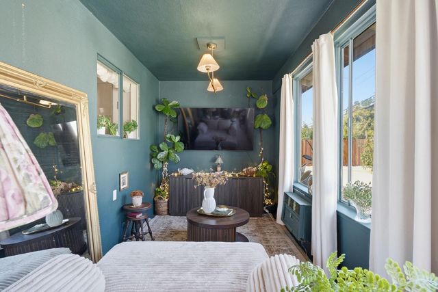 7320 Putnam Way, Sacramento, CA 95822