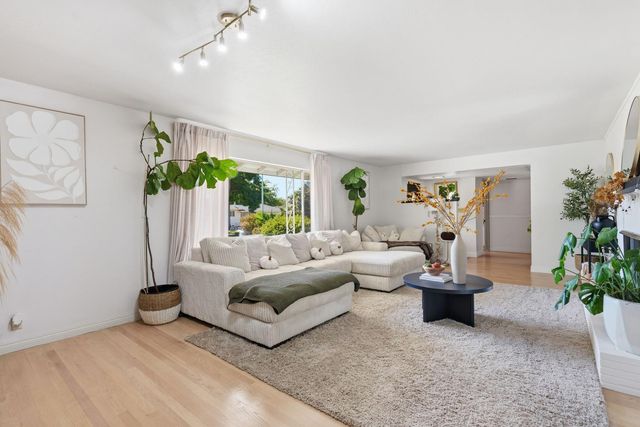 7320 Putnam Way, Sacramento, CA 95822