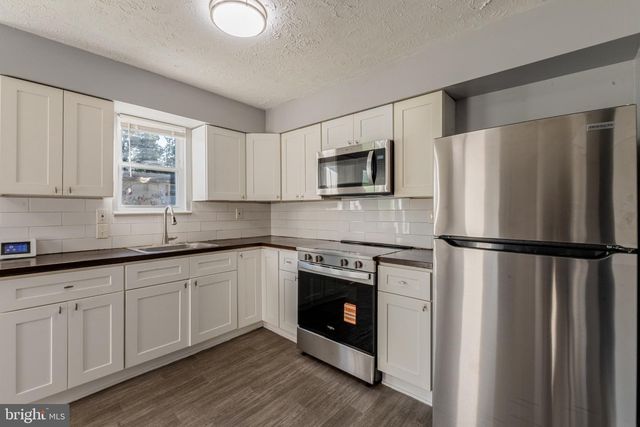 151 HAMPSHIRE RD, Sicklerville, NJ 08081