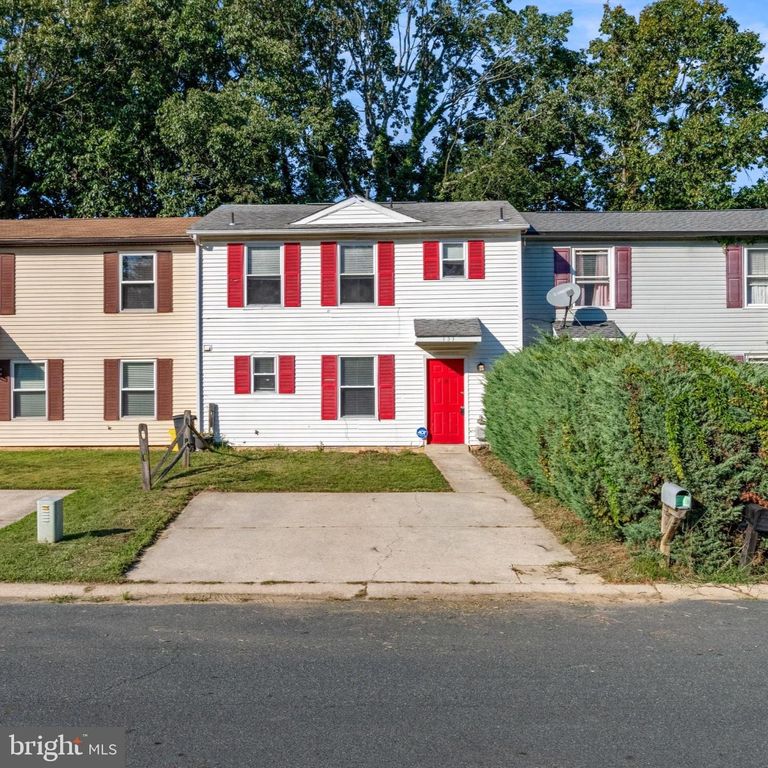 151 HAMPSHIRE RD, Sicklerville, NJ 08081