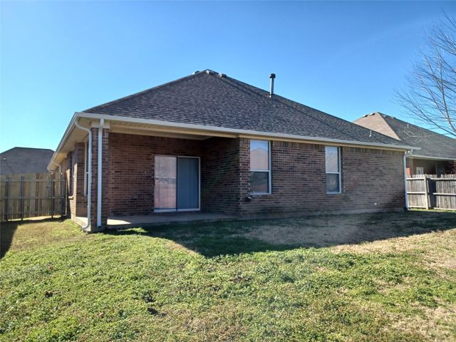 705 Crownpoint Lane, Arlington, TX 76002