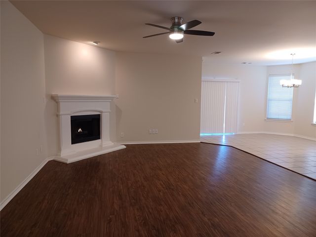 705 Crownpoint Lane, Arlington, TX 76002