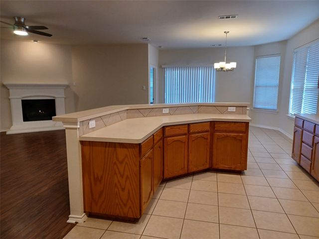 705 Crownpoint Lane, Arlington, TX 76002