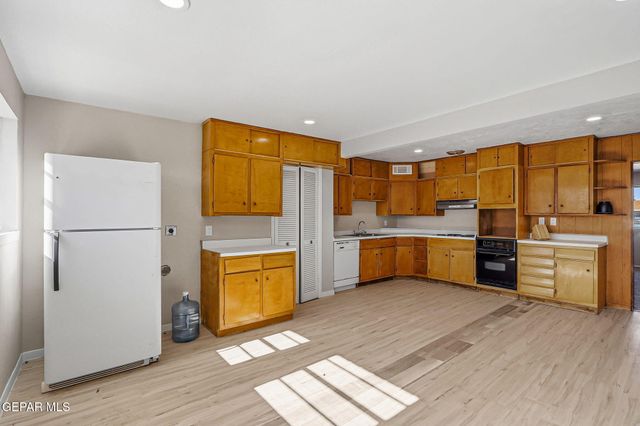 9119 MOUNT ETNA Drive, El Paso, TX 79924