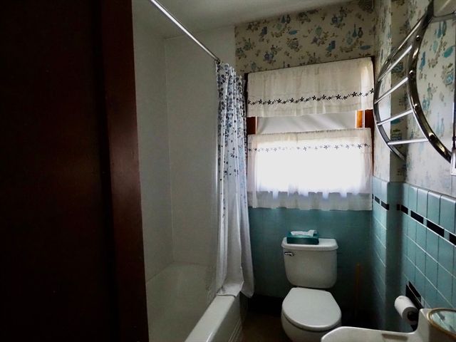 52 Marguerite St., Chicopee, MA 01020