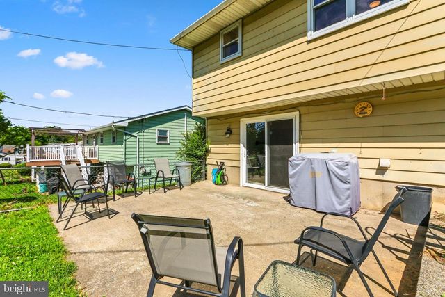 439 BATH AVE, Catasauqua, PA 18032