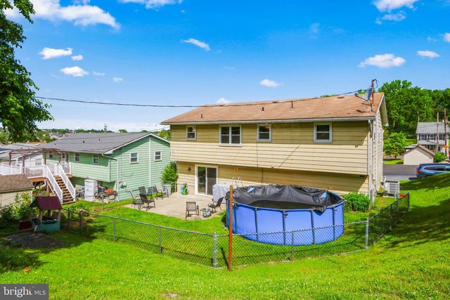 439 BATH AVE, Catasauqua, PA 18032