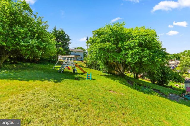439 BATH AVE, Catasauqua, PA 18032