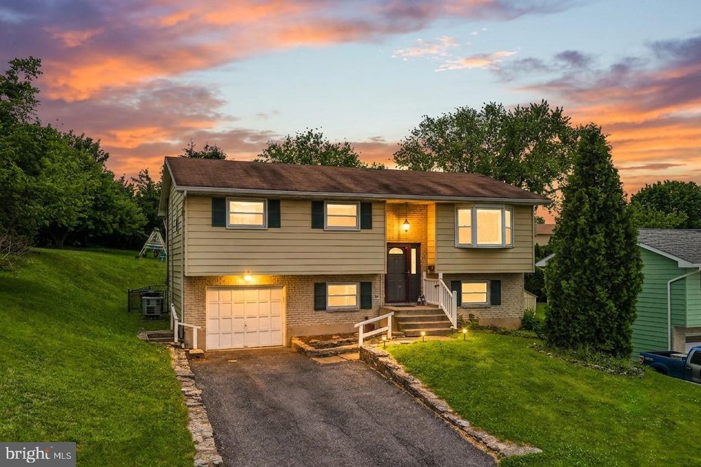 439 BATH AVE, Catasauqua, PA 18032