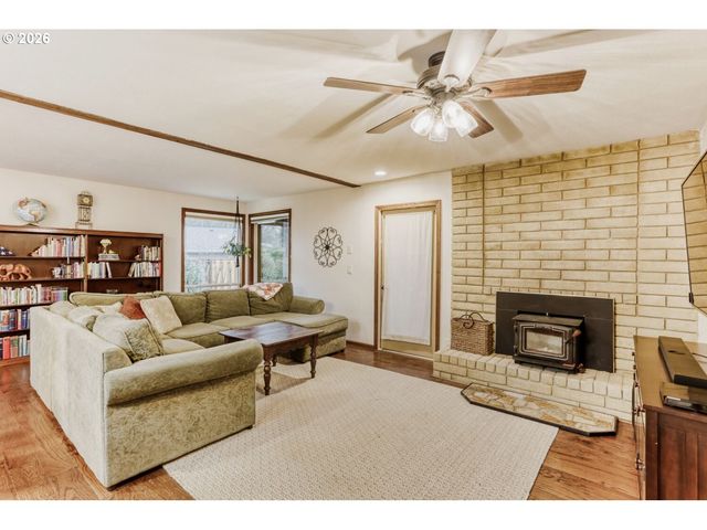 3702 Se MEIER Ct, Hillsboro, OR 97123