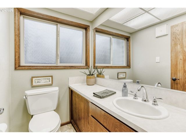 3702 Se MEIER Ct, Hillsboro, OR 97123