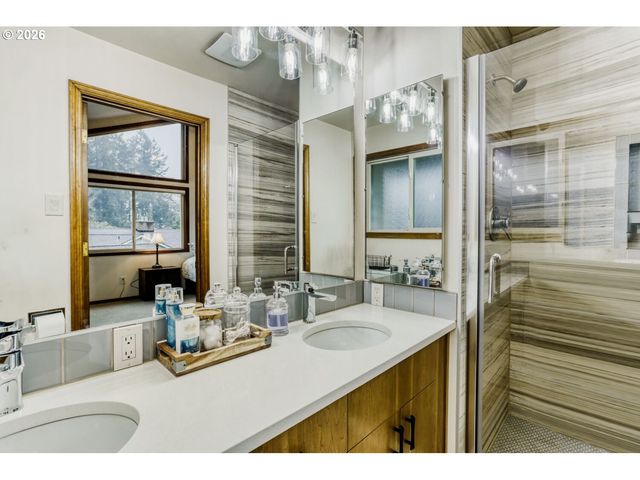 3702 Se MEIER Ct, Hillsboro, OR 97123