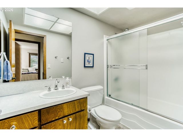 3702 Se MEIER Ct, Hillsboro, OR 97123