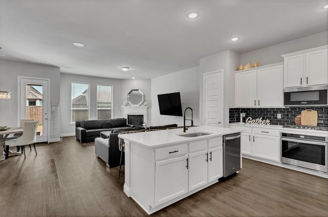 1404 Arrowwood Drive, Aubrey, TX 76227