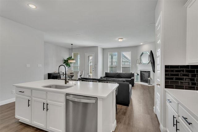 1404 Arrowwood Drive, Aubrey, TX 76227