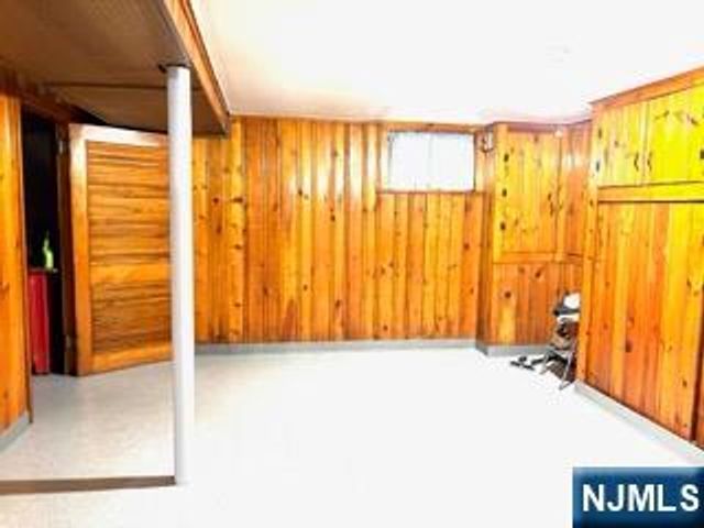 734 Louise Court, Lyndhurst, NJ 07071