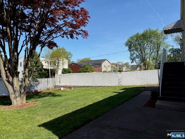 734 Louise Court, Lyndhurst, NJ 07071