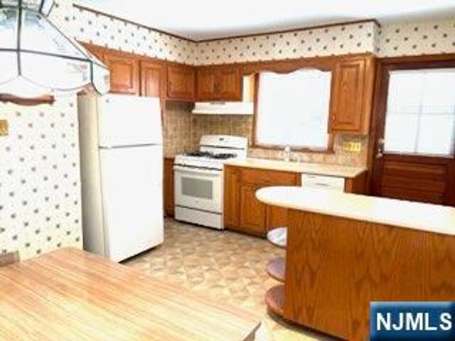 734 Louise Court, Lyndhurst, NJ 07071