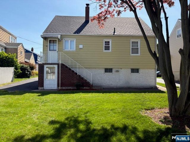 734 Louise Court, Lyndhurst, NJ 07071