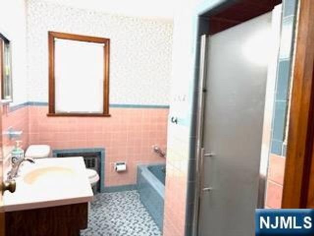734 Louise Court, Lyndhurst, NJ 07071